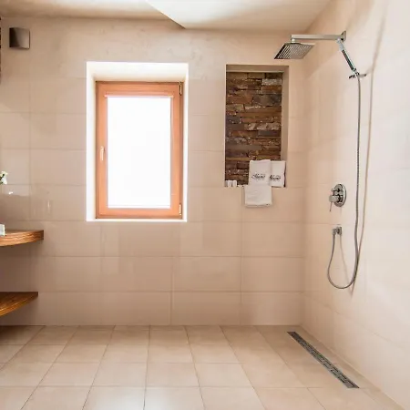 לינה וארוחת בוקר Magnat Spa, Jacuzzi, Sauna, Teznia Solankowa